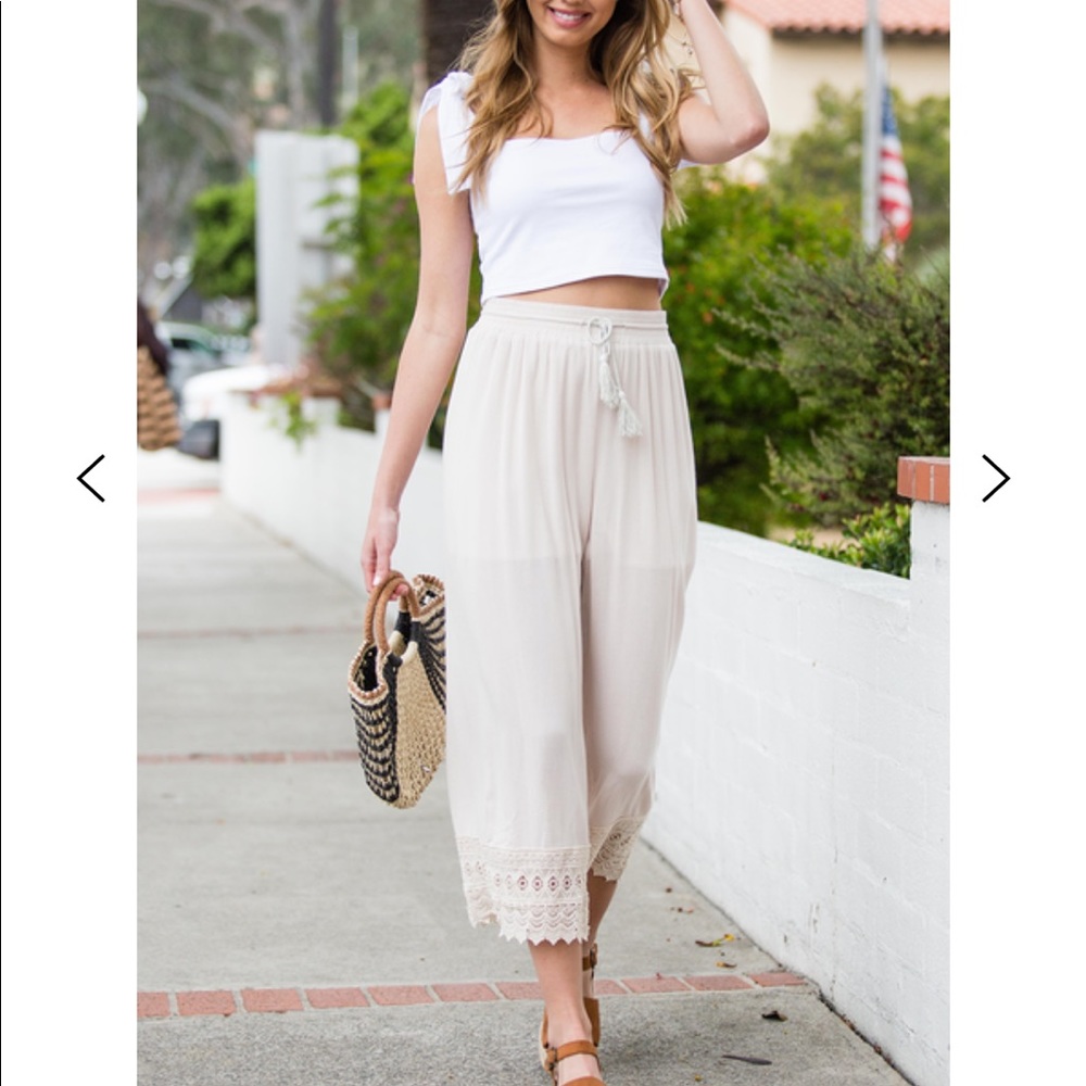 Amaryllis Frill Seeker Crochet Pants XS